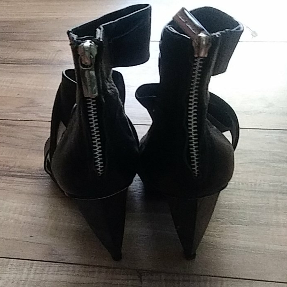 Shoes - Picture 3 of 4